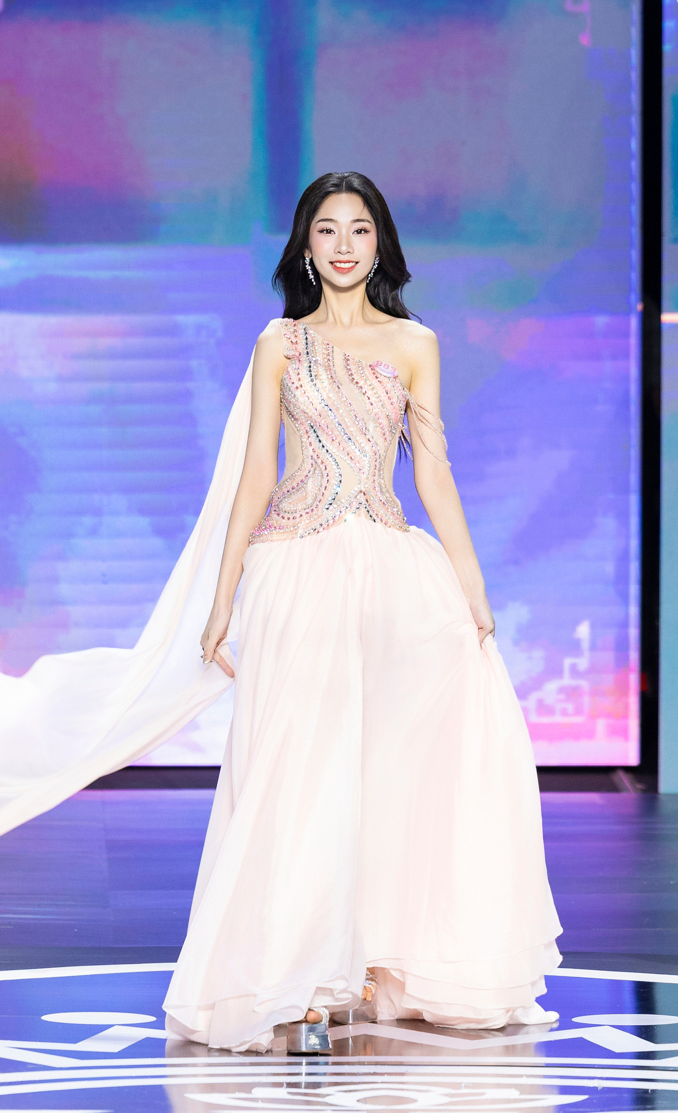 Thùy Dương cũng bày tỏ lòng biết ơn vì nhận được tình yêu thương trong suốt quá trình tham gia cuộc thi. “Tôi chưa từng nghĩ sẽ nhận được nhiều sự yêu thương và cổ vũ đến vậy. Tôi hiểu rằng mình vẫn còn nhiều điều cần trau dồi và đây là cơ hội để tôi vượt qua giới hạn của chính mình, để mang đến một phiên bản rực rỡ và đầy tự tin”, cô chia sẻ.