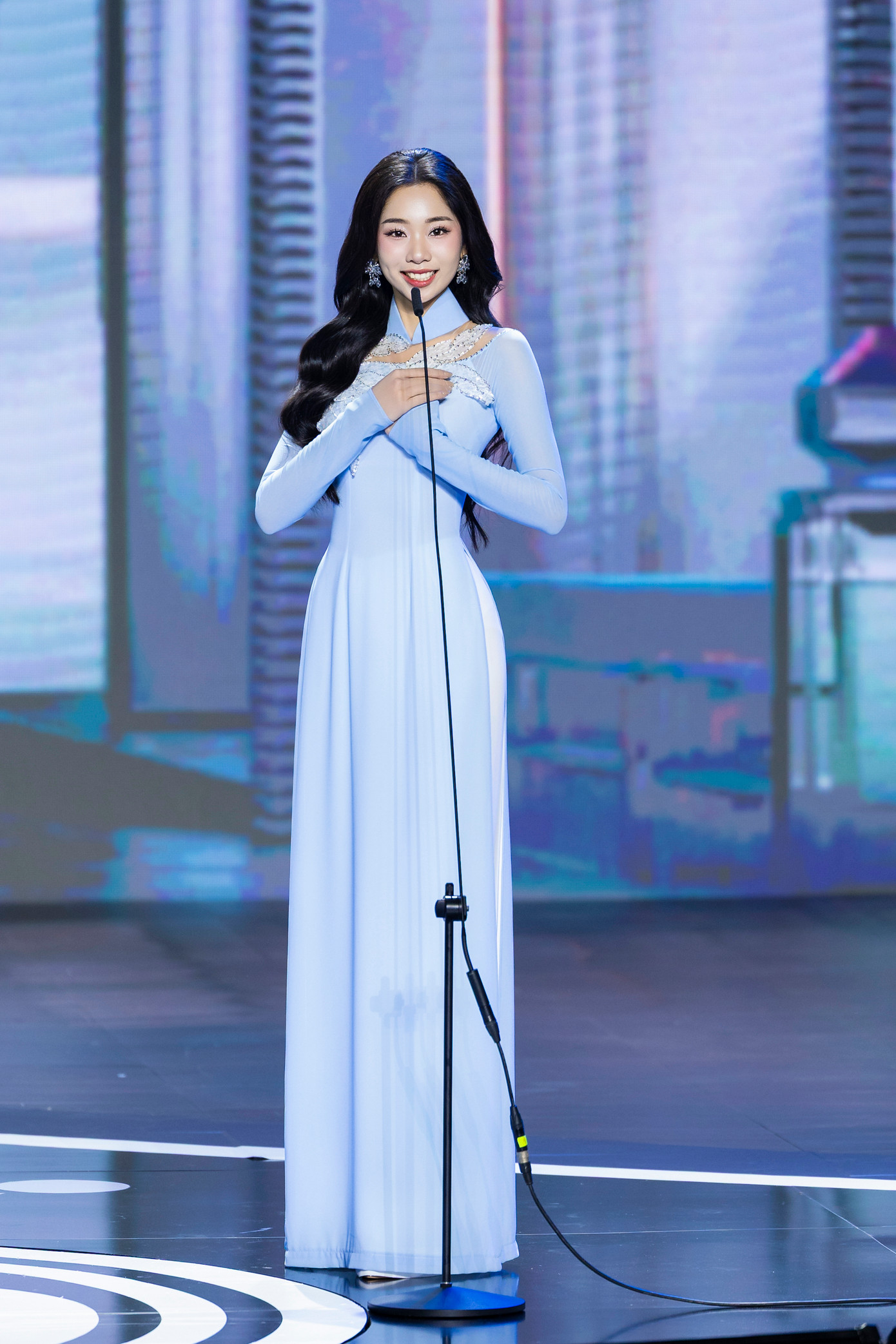 Phạm Thùy Dương là thí sinh duy nhất của Hoa hậu Việt Nam 2024 đang học cùng lúc hai đại học. Cô từng đạt nhiều thành tích như giải Nhất và giải phụ Tài năng ở cuộc thi Học sinh thanh lịch tài năng giỏi giang tại Trường THPT Nguyễn Bỉnh Khiêm, top 12 Duyên dáng Ngoại thương, Top 5 Hoa khôi Tài năng, Top 6 Hoa khôi Thương trường, Hoa khôi có màn trình diễn trang phục ấn tượng nhất…