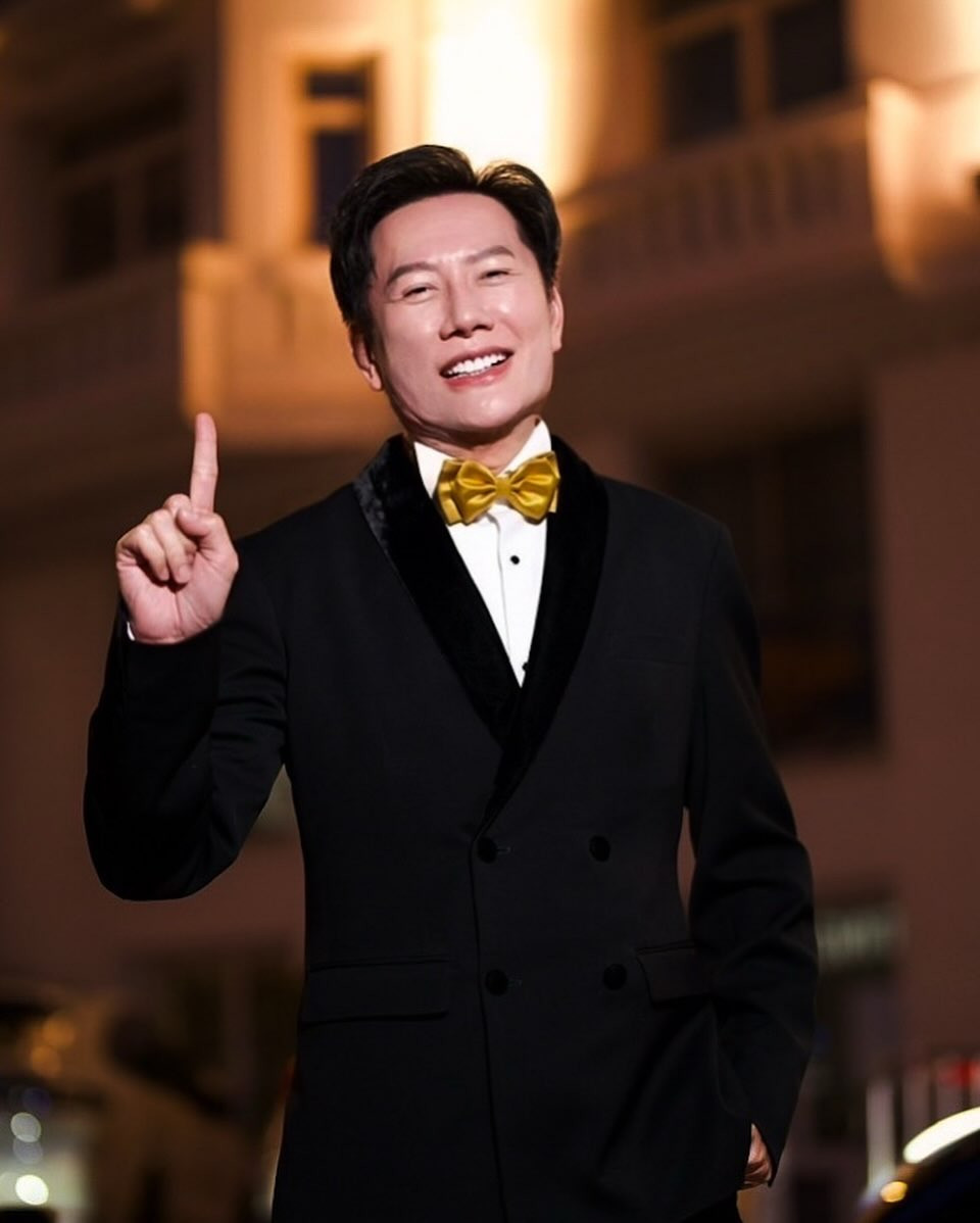 Đây là lần đầu ông Nawat và Engfa Waraha xuất hiện tại Cannes với tư cách khách mời. Trong khi Engfa Waraha được nhớ mặt, gọi tên thì ông Nawat là cái tên xa lạ với giới truyền thông. Bức ảnh ông Nawat và Engfa được Getty Images chú thích là "Engfa Waraha và một vị khách".