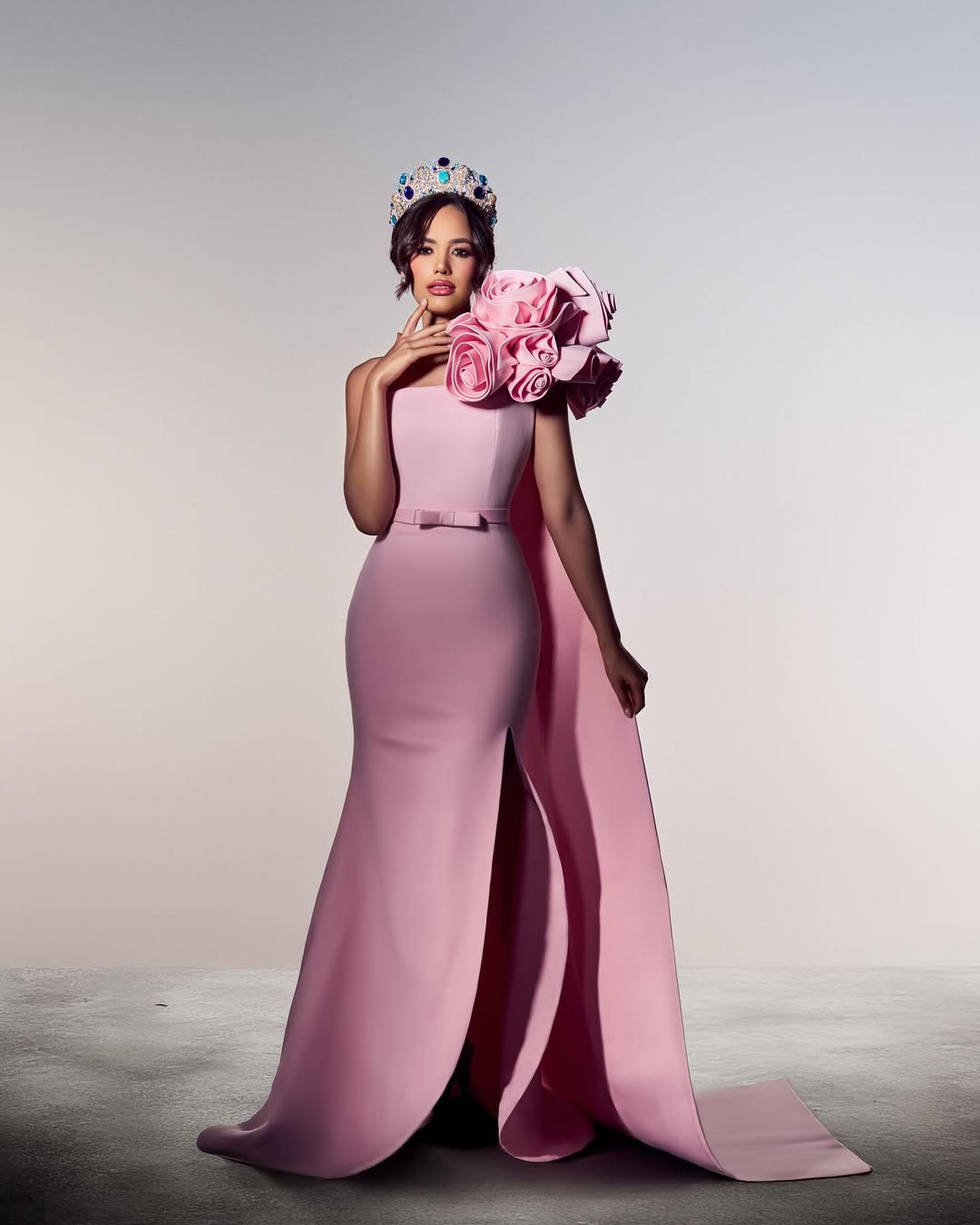 Ngoài ra, cô còn điều hành Manos Surcadas RD - quỹ hỗ trợ người cao tuổi trong các viện dưỡng lão. Những nỗ lực của cô nhằm mục đích nâng cao khả năng tiếp cận dịch vụ chăm sóc sức khỏe và cải thiện cuộc sống của nhóm dân số dễ bị tổn thương.