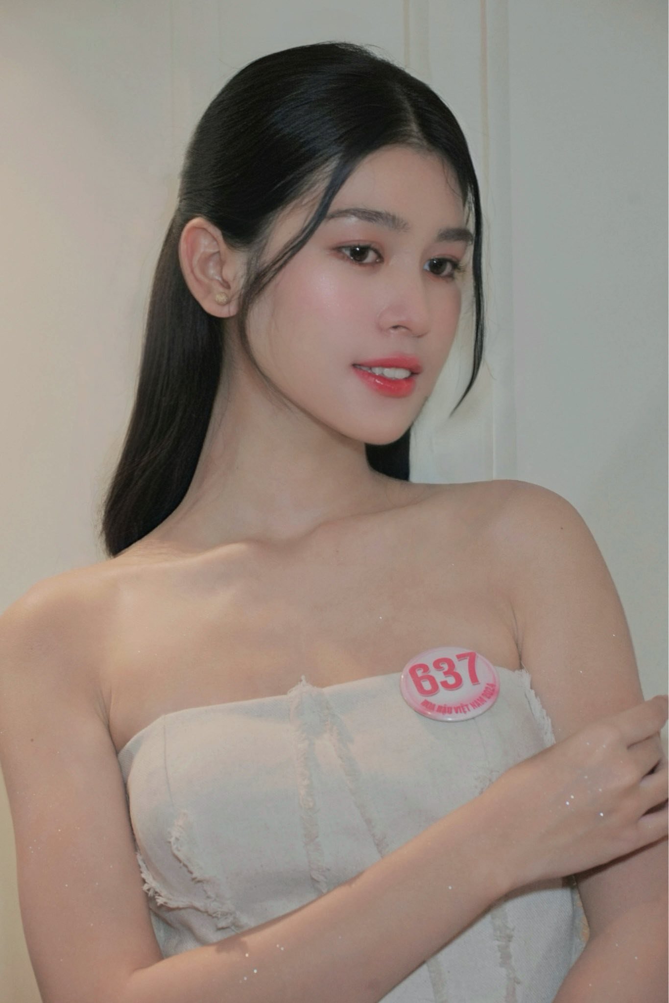 Tại cuộc thi Hoa hậu Việt Nam 2024, Thanh Thảo gây ấn tượng với nét đẹp trong trẻo, tươi sáng của cô gái 19 tuổi. Cô là một trong hai thí sinh nhỏ tuổi nhất cuộc thi năm nay. Thanh Thảo cho biết đến với cuộc thi Hoa hậu Việt Nam, cô bước ra khỏi vùng an toàn của mình. Để chuẩn bị cho cuộc thi, cô đã tích cực trau dồi nội lực bên trong để có sự tự tin.