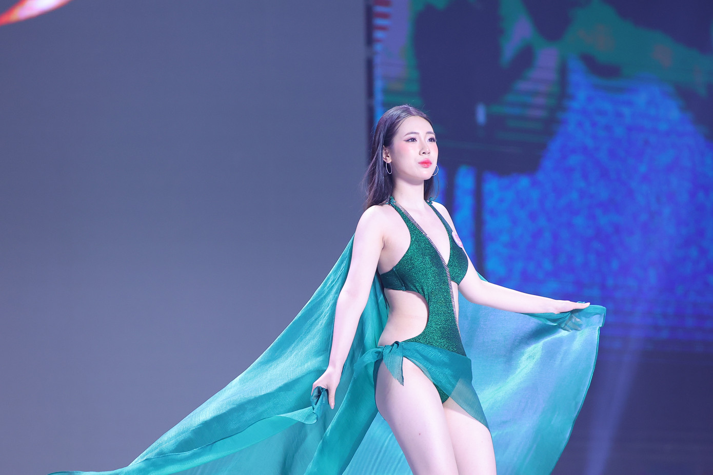 Phương Chi cho biết bố mẹ cô đều là giáo viên nên muốn cô tập trung vào việc học. Tuy nhiên, bố mẹ nhìn thấy những năng khiếu khác của cô và ủng hộ nếu cô có cơ hội đi thi những cuộc thi ý nghĩa như Hoa hậu Việt Nam. Tham gia một cuộc thi sắc đẹp, cô tự tin vì khả năng học hỏi không ngừng nghỉ, không ngại học những cái khó để bản thân được phát triển toàn diện.