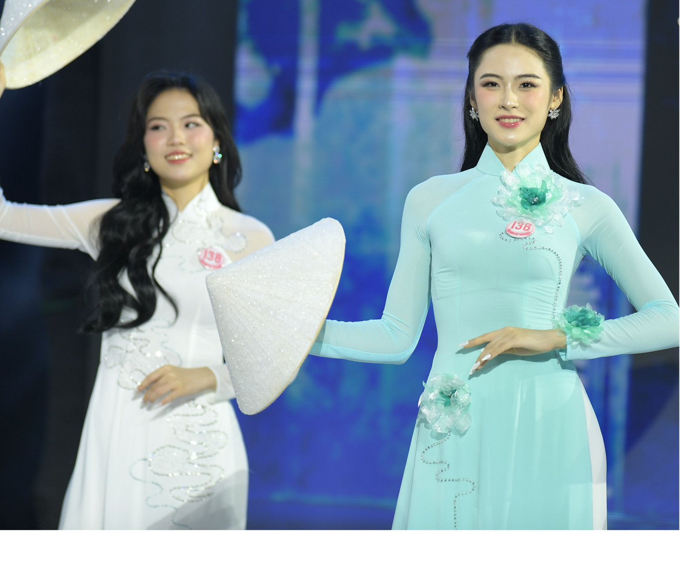 Thí sinh Nguyễn Thị Vân Nhi, SBD 136, sinh năm 2005, đến từ Hải Phòng. Vân Nhi cao 1,74 m, nặng 56 kg, số đo ba vòng 80-62-95 cm. Vân Nhi đang là sinh viên Đại học Phenikaa. Tại đêm chung khảo Hoa hậu Việt Nam 2024, Vân Nhi diện áo dài xanh, đội nón lá khi tham gia màn đồng diễn mở màn chương trình.