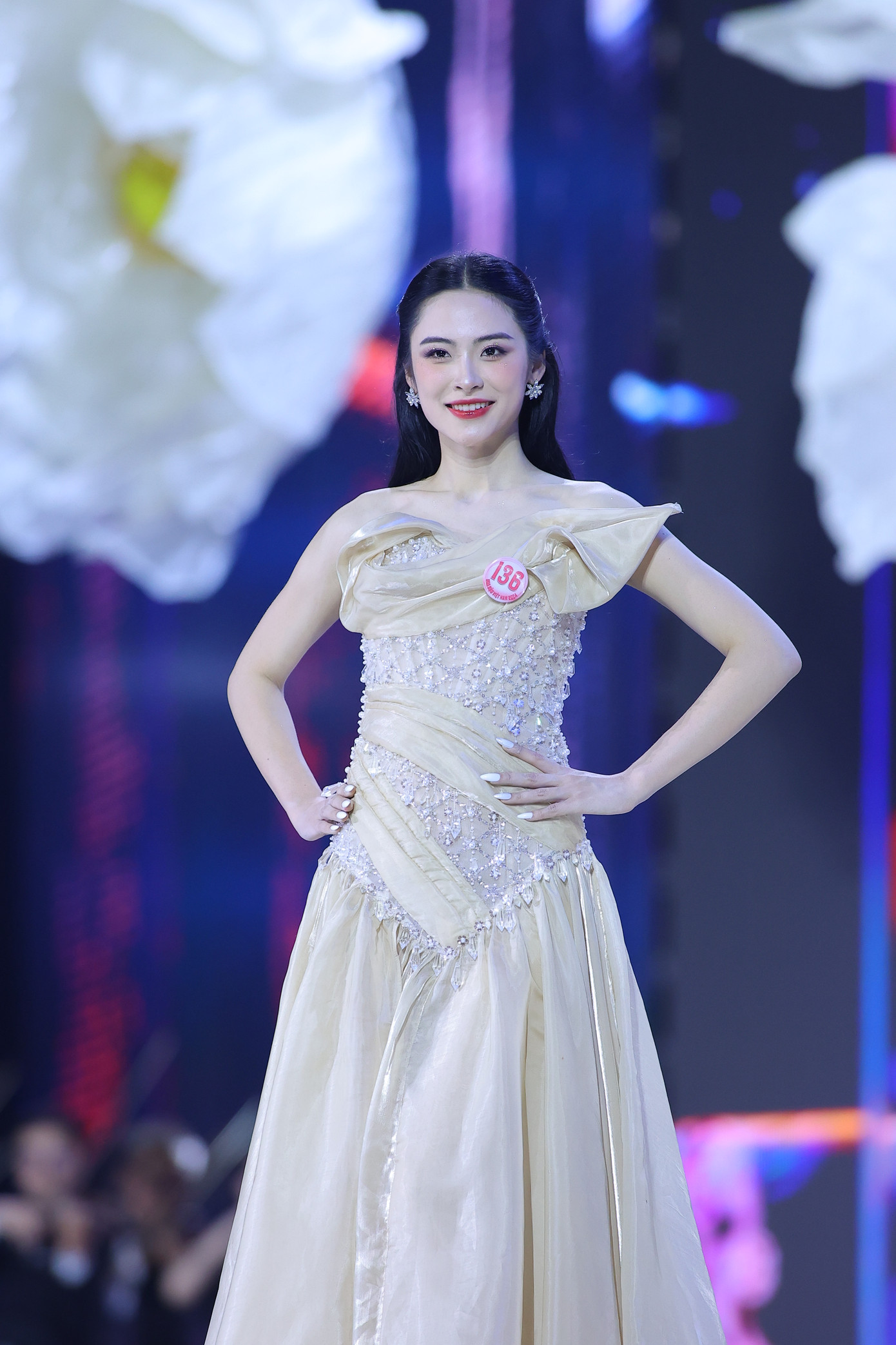 Vân Nhi kể ngày cô thi chung khảo trùng với ngày sinh nhật em trai. Cô đã nhắn người thân ở nhà để tổ chức sinh nhật cho em trai, còn bản thân sẽ cố gắng hết mình ở đêm chung khảo.