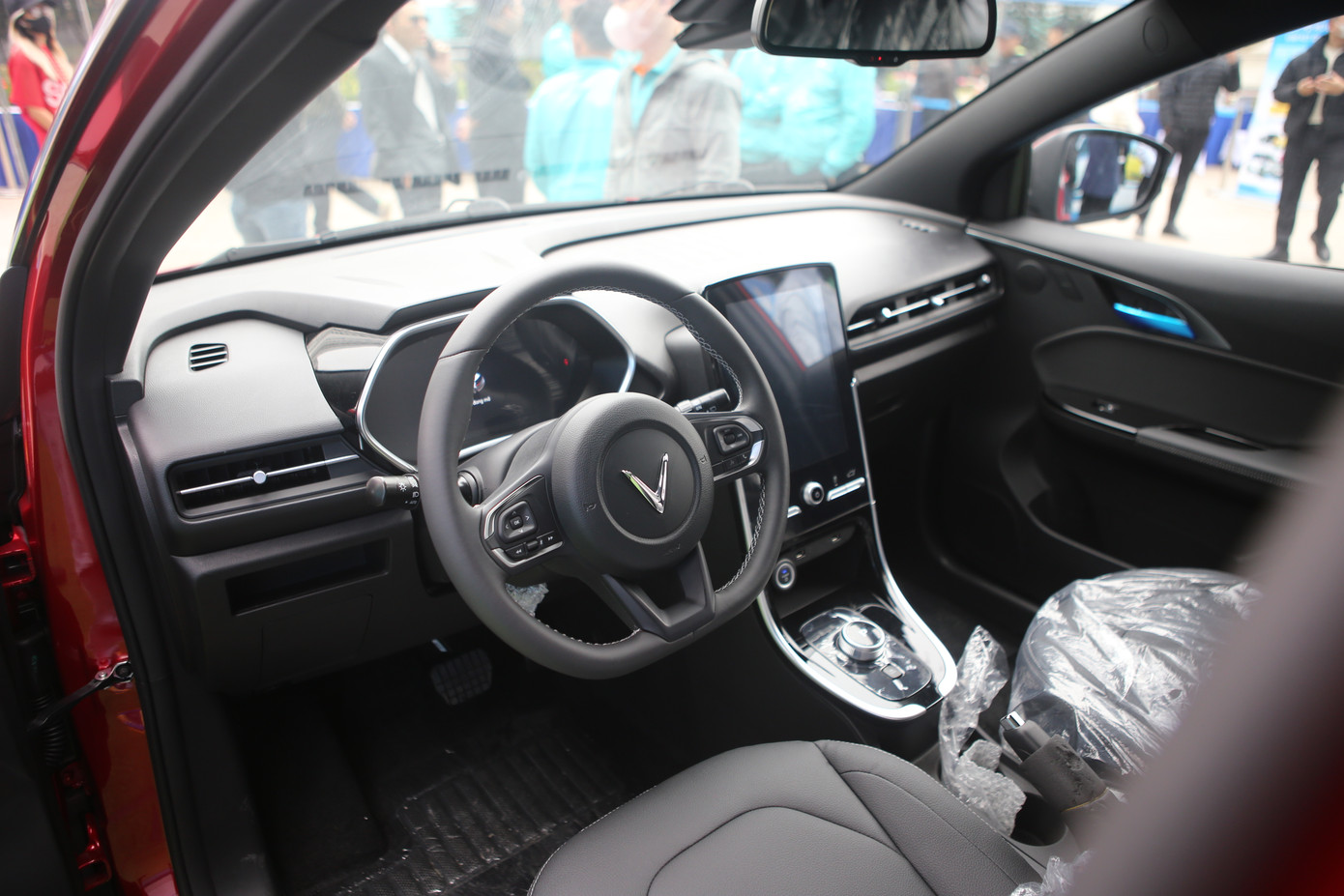 Quãng đường di chuyển sau khi sạc đầy của xe là 318,6 km. Thời gian sạc nhanh từ 10-70% là 27 phút.