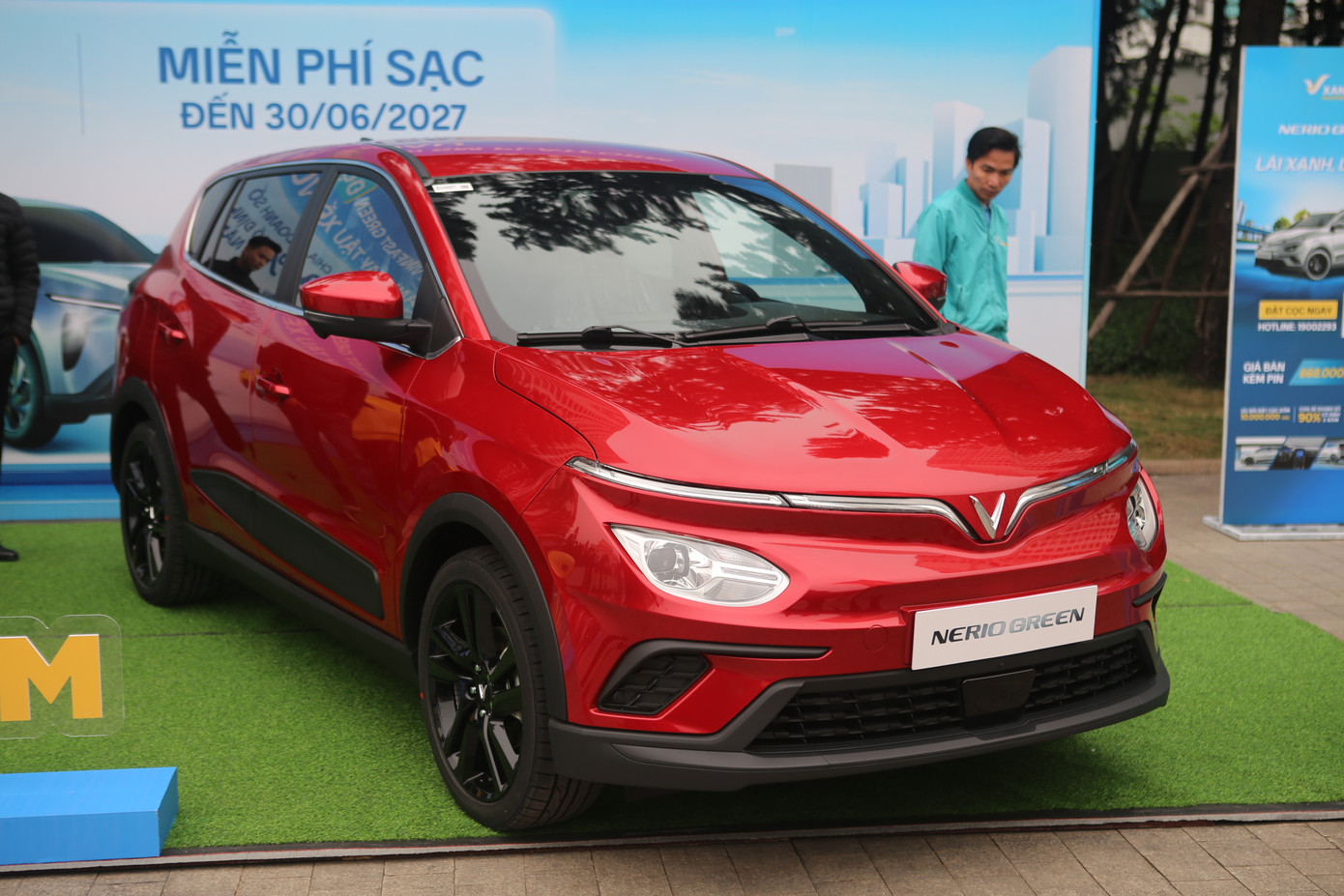 Trong khi đó Nerio Green được tinh chỉnh từ mẫu VF e34. Xe có giá 668 triệu đồng.