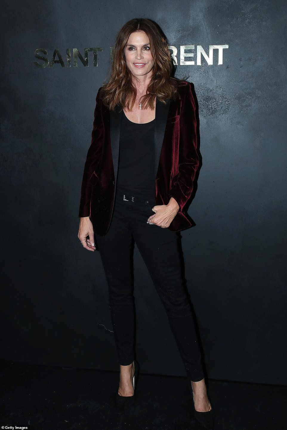 Con gái Cindy Crawford để ngực trần catwalk cùng 'báo đen' Naomi Campbell ảnh 7