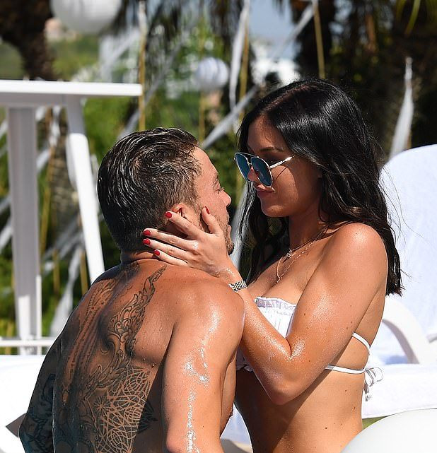 Hoa hậu Shelby Tribble tươi trẻ đầy sức sống, tình tứ với bạn trai ở bể bơi ảnh 3