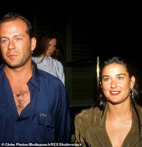 Minh tinh Demi Moore khoả thân quyến rũ trên tạp chí ở tuổi 57 ảnh 6