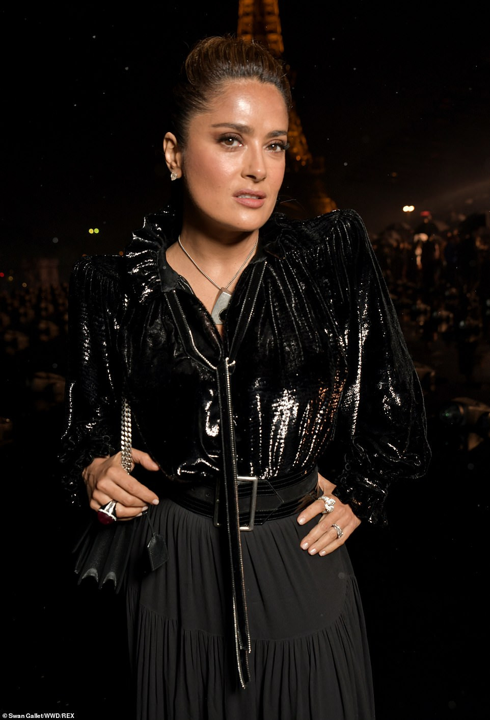 Con gái Cindy Crawford để ngực trần catwalk cùng 'báo đen' Naomi Campbell ảnh 8