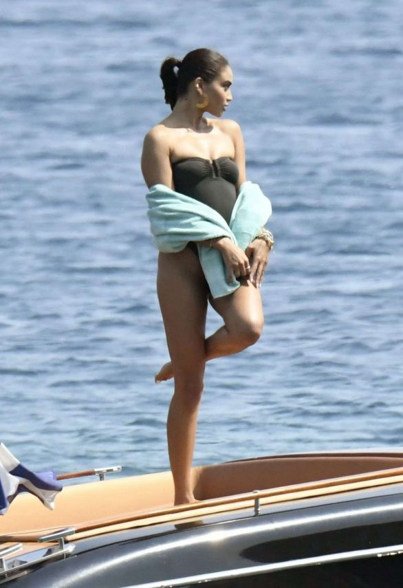 Siêu mẫu Úc Shanina Shaik khoe dáng săn chắc nóng bỏng với áo tắm ảnh 7