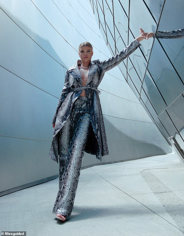 Sofia Richie khoe vóc dáng tròn đầy cực gợi cảm ảnh 1