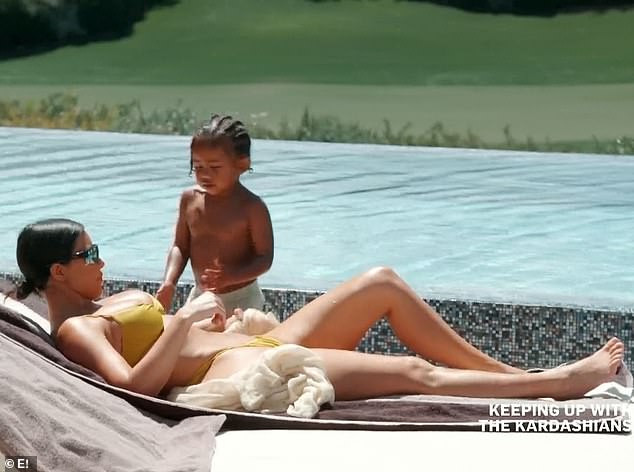 Kim Kardashian quá đỗi gợi cảm với bikini bé xíu ảnh 10