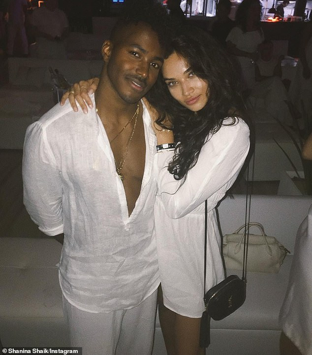 Phô ngực trần trên bìa tạp chí, siêu mẫu Úc Shanina Shaik gợi cảm mê đắm ảnh 7