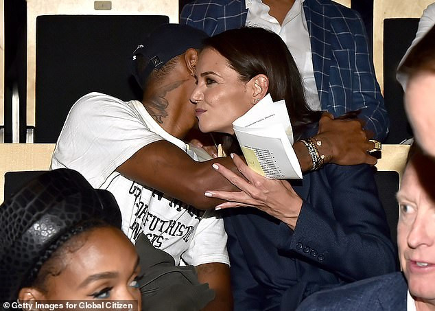 Katie Holmes gây ngỡ ngàng, như một fashionista trên phố ảnh 8