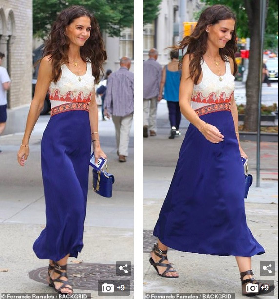 Katie Holmes lại khiến fans sửng sốt khi trẻ trung như đôi mươi trên phố ảnh 4