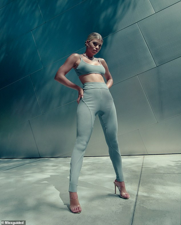 Sofia Richie khoe vóc dáng tròn đầy cực gợi cảm ảnh 7