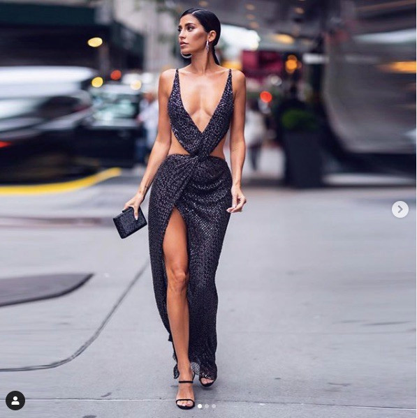 'Mỹ nhân nóng bỏng nhất Canada' gây sốc với phong cách không nội y ảnh 5