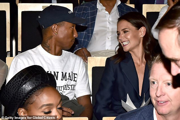 Katie Holmes gây ngỡ ngàng, như một fashionista trên phố ảnh 7