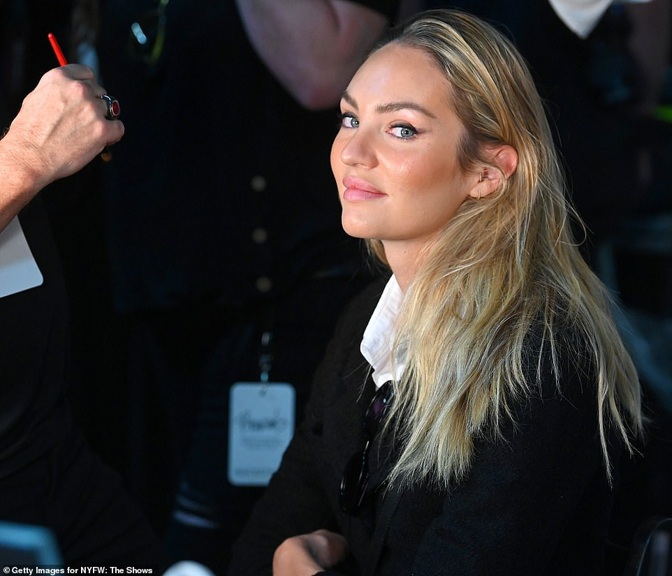 Ba chân dài hàng đầu làng mốt dáng đẹp như tạc tượng trên sàn catwalk ảnh 11