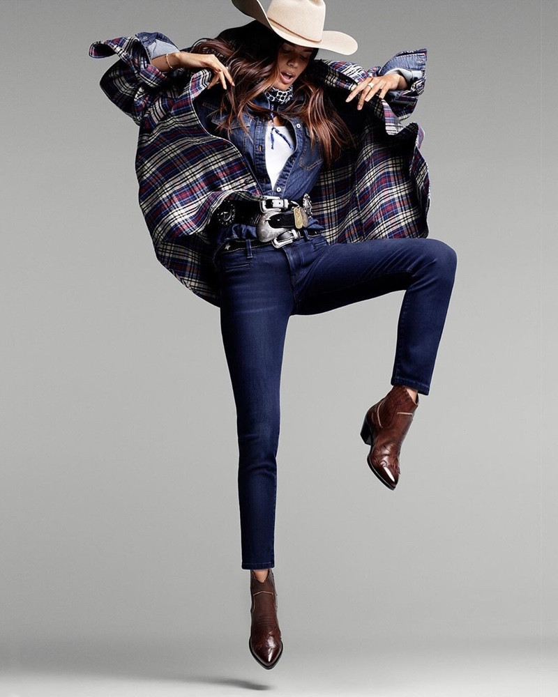 Sara Sampaio gợi ý đồ jeans cho nàng đón thu cực cá tính và sành điệu ảnh 10