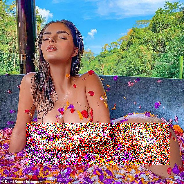 'Kim siêu vòng 3 nước Anh' tung ảnh khoả thân khiến cánh mày râu 'chao đảo' ảnh 1