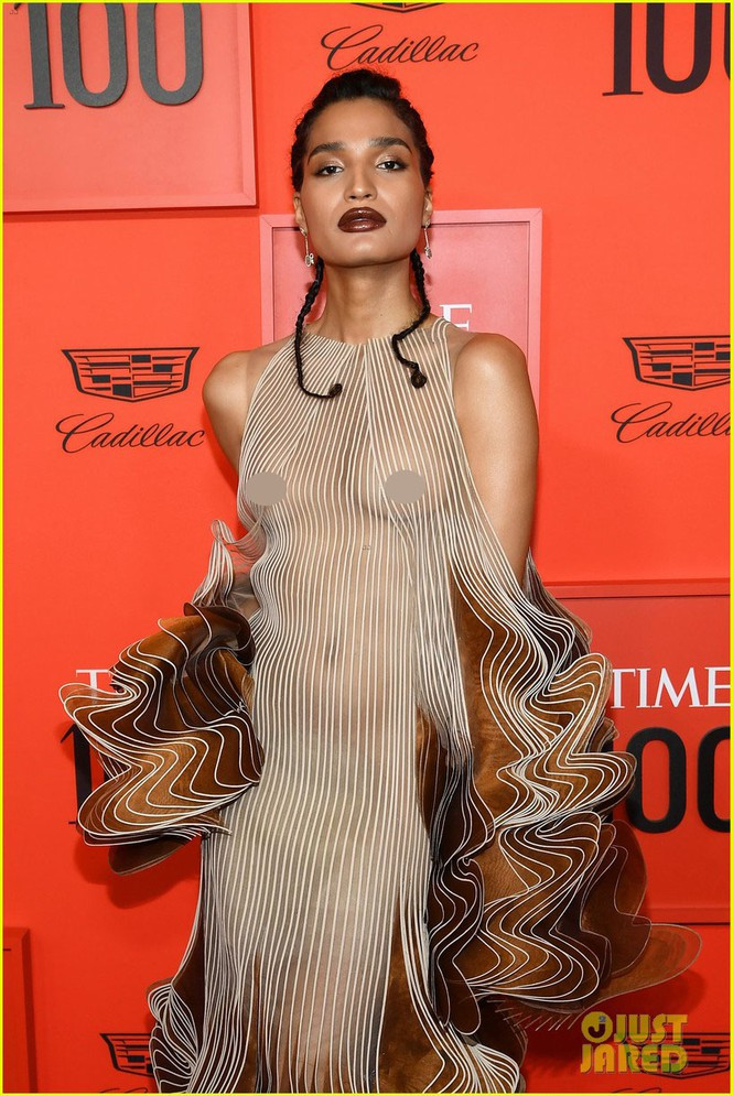 Người đẹp chuyển giới Indya Moore mặc hở trên, xẻ bạo dưới phản cảm ảnh 6