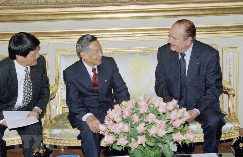 Tổng thống Jacques Chirac hội đàm với Tổng Bí thư Lê Khả Phiêu thăm chính thức Cộng hòa Pháp từ 21/5 đến 25/5/2000. (Ảnh: Cao Phong/TTXVN) Tổng thống Jacques Chirac hội đàm với Tổng Bí thư Lê Khả Phiêu thăm chính thức Cộng hòa Pháp từ 21/5 đến 25/5/2000. (Ảnh: Cao Phong/TTXVN)