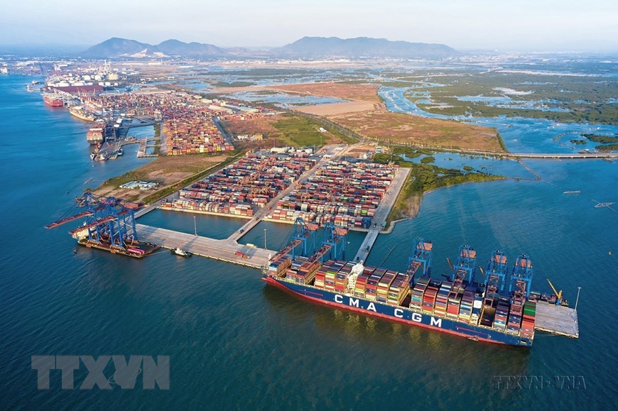 Cảng Quốc tế Gemalink (thị xã Phú Mỹ, tỉnh Bà Rịa-Vũng Tàu) là cảng nước sâu duy nhất khu vực Cái Mép-Thị Vải, do Công ty Cổ phần Gemadept (Việt Nam) góp 75% và Tập đoàn CMA-CGM (Pháp) góp 25% vốn đầu tư. Giai đoạn 1 cảng được chính thức khởi công xây dựng từ tháng 2/2019 trên diện tích 33ha với tổng mức đầu tư là 330 triệu USD. (Ảnh: TTXVN phát) Cảng Quốc tế Gemalink (thị xã Phú Mỹ, tỉnh Bà Rịa-Vũng Tàu) là cảng nước sâu duy nhất khu vực Cái Mép-Thị Vải, do Công ty Cổ phần Gemadept (Việt Nam) góp 75% và Tập đoàn CMA-CGM (Pháp) góp 25% vốn đầu tư. Giai đoạn 1 cảng được chính thức khởi công xây dựng từ tháng 2/2019 trên diện tích 33ha với tổng mức đầu tư là 330 triệu USD. (Ảnh: TTXVN phát)