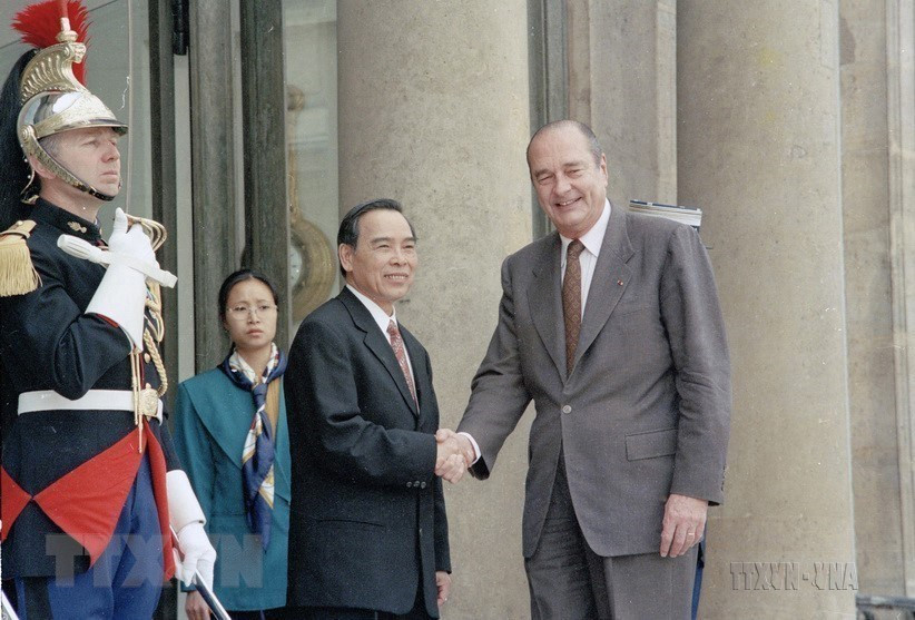 Tổng thống Jacques Chirac tiếp Thủ tướng Phan Văn Khải thăm chính thức Cộng hòa Pháp (Paris, 1/4/1998). (Ảnh: Kim Hùng/TTXVN) Tổng thống Jacques Chirac tiếp Thủ tướng Phan Văn Khải thăm chính thức Cộng hòa Pháp (Paris, 1/4/1998). (Ảnh: Kim Hùng/TTXVN)