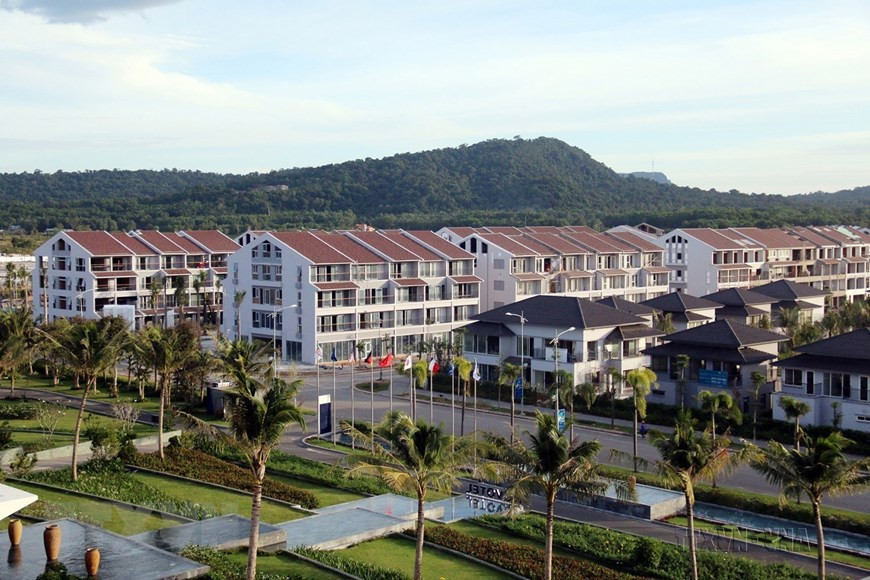 Novotel Phu Quoc Resort chính thức khai trương từ 18/1/2016 và trở thành khách sạn có thương hiệu quốc tế lớn nhất trên “Đảo Ngọc” Phú Quốc, tỉnh Kiên Giang, đồng thời cũng là khách sạn lớn nhất trong hệ thống do Tập đoàn Accor (Pháp) quản lý tại Việt Nam. (Ảnh: Lê Huy Hải/TTXVN) Novotel Phu Quoc Resort chính thức khai trương từ 18/1/2016 và trở thành khách sạn có thương hiệu quốc tế lớn nhất trên “Đảo Ngọc” Phú Quốc, tỉnh Kiên Giang, đồng thời cũng là khách sạn lớn nhất trong hệ thống do Tập đoàn Accor (Pháp) quản lý tại Việt Nam. (Ảnh: Lê Huy Hải/TTXVN)