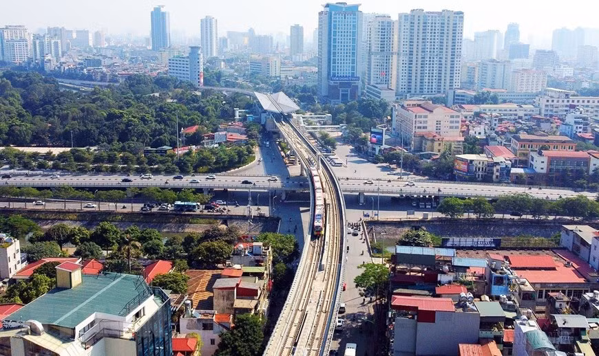 Dự án tuyến đường sắt đô thị số 3 (Nhổn-ga Hà Nội) vay vốn ODA của Ngân hàng Phát triển châu Á (ADB), Cơ quan Phát triển Pháp (AFD), Ngân hàng đầu tư châu Âu (EIB) và Chính phủ Pháp (DGT), được công ty Systra của Pháp tư vấn thiết kế. (Ảnh: Huy Hùng/TTXVN)