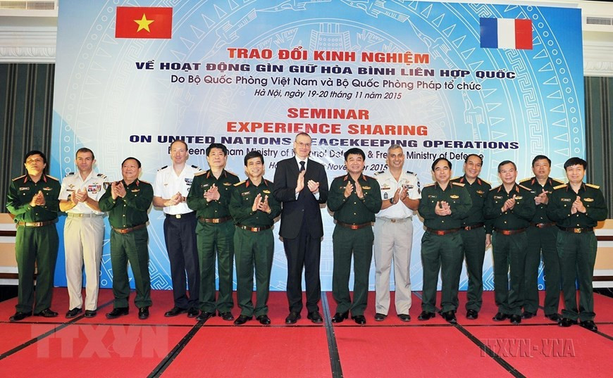 Hội nghị trao đổi chuyên môn về Gìn giữ hòa bình Liên hợp quốc giữa Bộ Quốc phòng Việt Nam và Bộ Quốc phòng Pháp (Hà Nội, 19/11/2015). (Ảnh: Trọng Đức/TTXVN) Hội nghị trao đổi chuyên môn về Gìn giữ hòa bình Liên hợp quốc giữa Bộ Quốc phòng Việt Nam và Bộ Quốc phòng Pháp (Hà Nội, 19/11/2015). (Ảnh: Trọng Đức/TTXVN)