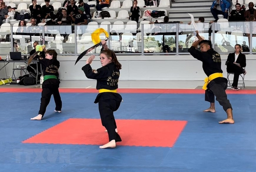 Cup Liên đoàn Võ cổ truyền Việt Nam tại Pháp (FVCTVNF) được tổ chức tại thành phố Montévrain, cách thủ đô Paris 40km về phía Đông với sự tham dự của nhiều võ sinh nước sở tại (14/15/5/2022). (Ảnh: Nguyễn Thu Hà/TTXVN) Cup Liên đoàn Võ cổ truyền Việt Nam tại Pháp (FVCTVNF) được tổ chức tại thành phố Montévrain, cách thủ đô Paris 40km về phía Đông với sự tham dự của nhiều võ sinh nước sở tại (14/15/5/2022). (Ảnh: Nguyễn Thu Hà/TTXVN)
