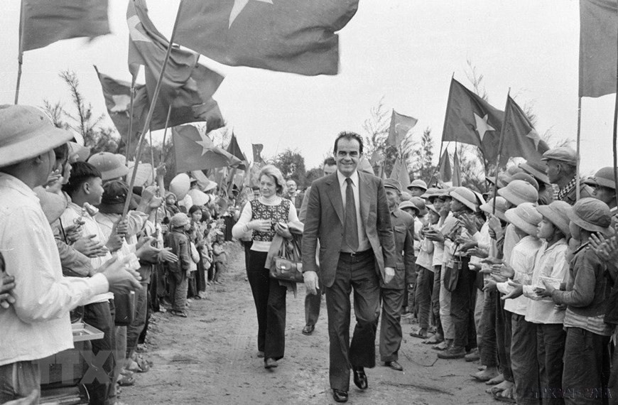 Trong 2 ngày 13-14/11/1973, Tổng Bí thư Georges Marchais cùng Đoàn đại biểu Đảng Cộng sản Pháp thăm khu vực Vĩnh Linh. (Ảnh: TTXVN) Trong 2 ngày 13-14/11/1973, Tổng Bí thư Georges Marchais cùng Đoàn đại biểu Đảng Cộng sản Pháp thăm khu vực Vĩnh Linh. (Ảnh: TTXVN)