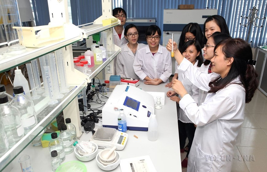 Tháng 10/2010, Trường Đại học Khoa học và Công nghệ Hà Nội do Pháp tài trợ (còn được gọi là Đại học Việt Pháp) đã khai giảng khóa học đầu tiên. Đây là một trong bốn trường đại học đạt tiêu chuẩn quốc tế tại Việt Nam. (Ảnh: Anh Tuấn/TTXVN) Tháng 10/2010, Trường Đại học Khoa học và Công nghệ Hà Nội do Pháp tài trợ (còn được gọi là Đại học Việt Pháp) đã khai giảng khóa học đầu tiên. Đây là một trong bốn trường đại học đạt tiêu chuẩn quốc tế tại Việt Nam. (Ảnh: Anh Tuấn/TTXVN)