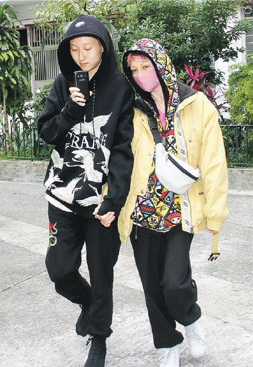 Con gái và tình đồng tính cùng đường về ‘ăn bám’ mẹ, Thành Long ở đâu? ảnh 4