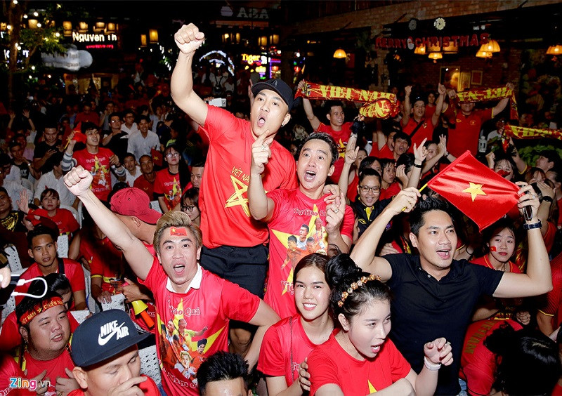 Đêm cuồng nhiệt với chức vô địch AFF Cup 2018 của tuyển Việt Nam ảnh 8
