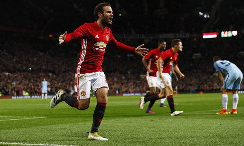 Đến lúc Mourinho phải tàn nhẫn với Ibrahimovic ảnh 1