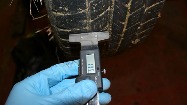 Kiểm tra độ sâu rãnh lốp