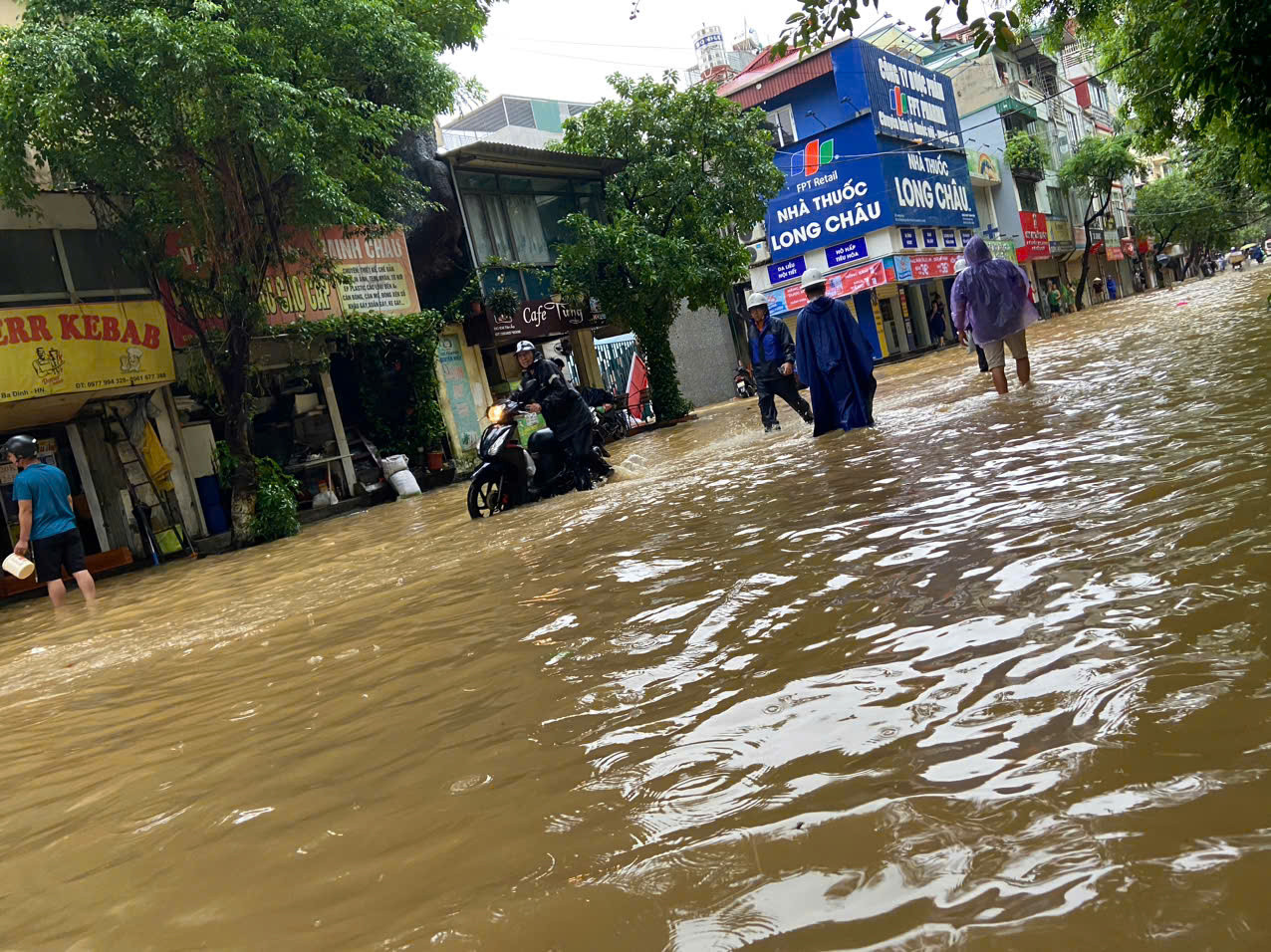 Quận Ba Đình đề nghị người dân hạn chế di chuyển vào các tuyến phố của phường Phúc Xá