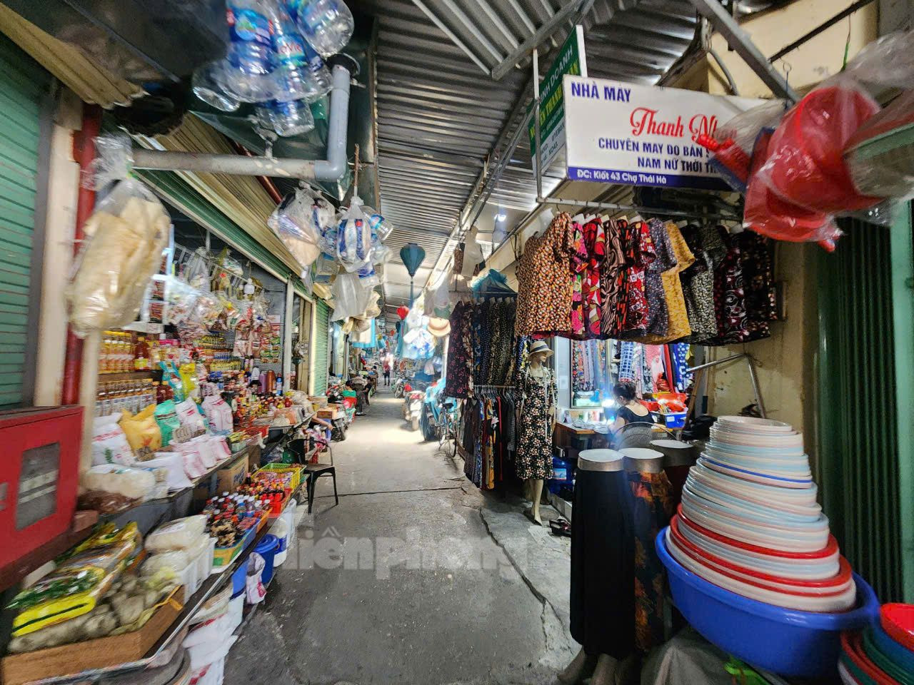 Dù vậy, ông Việt cũng cho rằng trừ khi chợ được xây lại mới, còn nếu cải tạo như thế nào thì cũng không thể đáp ứng được theo các quy định về PCCC hiện hành.