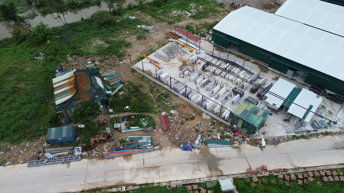 UBND xã Lại Yên cho biết, hiện UBND xã đã đề xuất phương án cưỡng chế đối với các công trình xây dựng trên ô đất của Công ty cổ phần quan hệ quốc tế - đầu tư sản xuất. Tuy nhiên, phương án như thế nào sẽ do UBND huyện Hoài Đức quyết định và UBND xã Lại Yên sẽ thực hiện theo quy định.