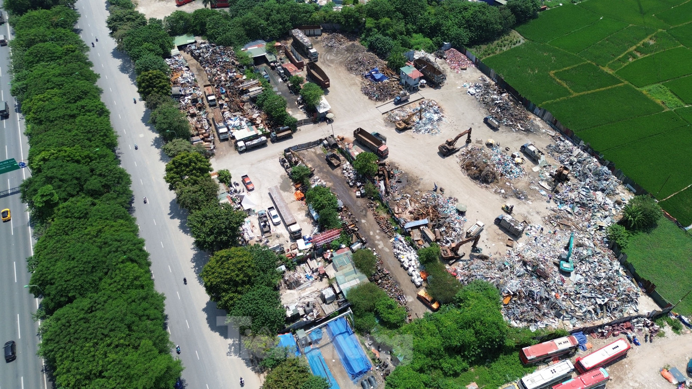 Luật sư Mai Anh Hiếu (Đoàn Luật sư TP Hà Nội) cho rằng, theo khoản 25 Điều 3 Luật Đất đai năm 2013 và khoản 3 Điều 3 Nghị định 91/2019/NĐ-CP thì việc 8ha đất nông nghiệp biến thành nhà xưởng, kho bãi… là hành vi hủy hoại đất.