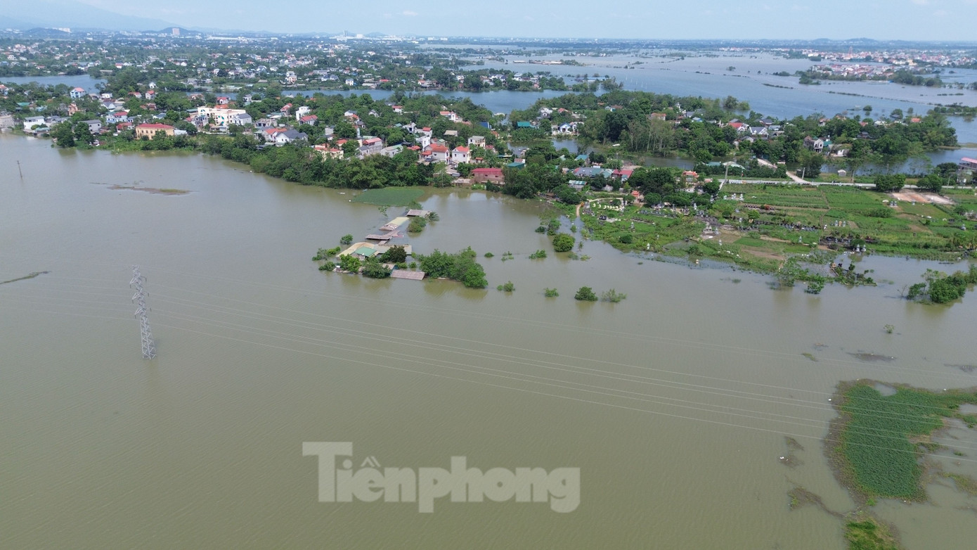 Chủ tịch UBND huyện còn yêu cầu "cưỡng chế", nếu các hộ thuộc diện di dời không thực hiện nhằm đảm bảo an toàn tính mạng người dân.
