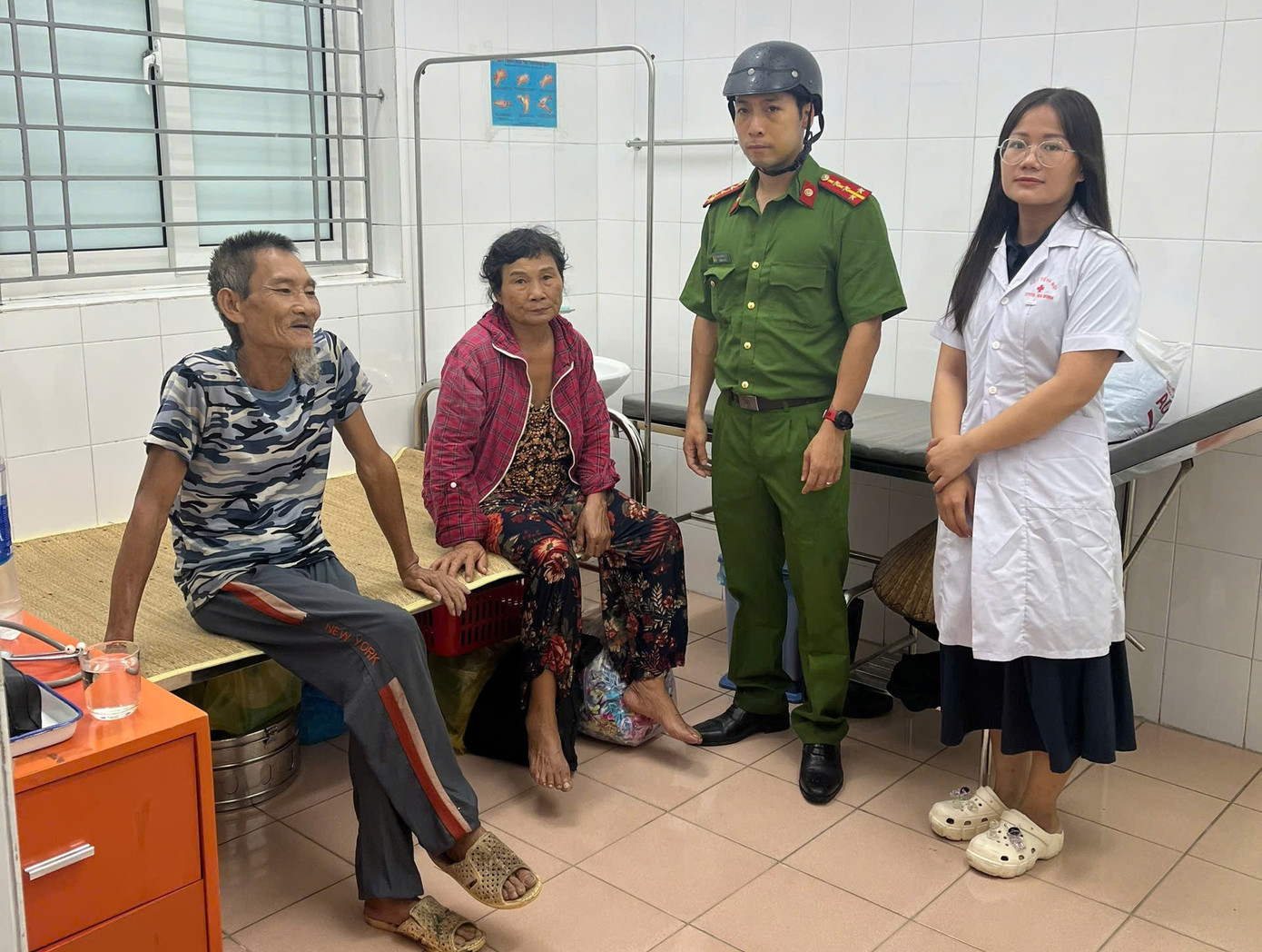 Người dân tạm trú tại Trạm y tế phường Phúc Xá (ảnh: TK).