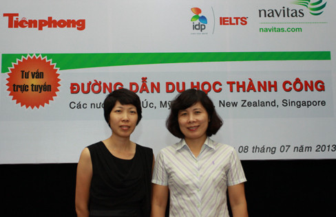 Bà Võ Thanh Thủy và bà Nguyễn Trung Hà (bên phải) là hai chuyên gia tư vấn về chuyển tiếp đại học ở nước ngoài. Ảnh: Minh Đức