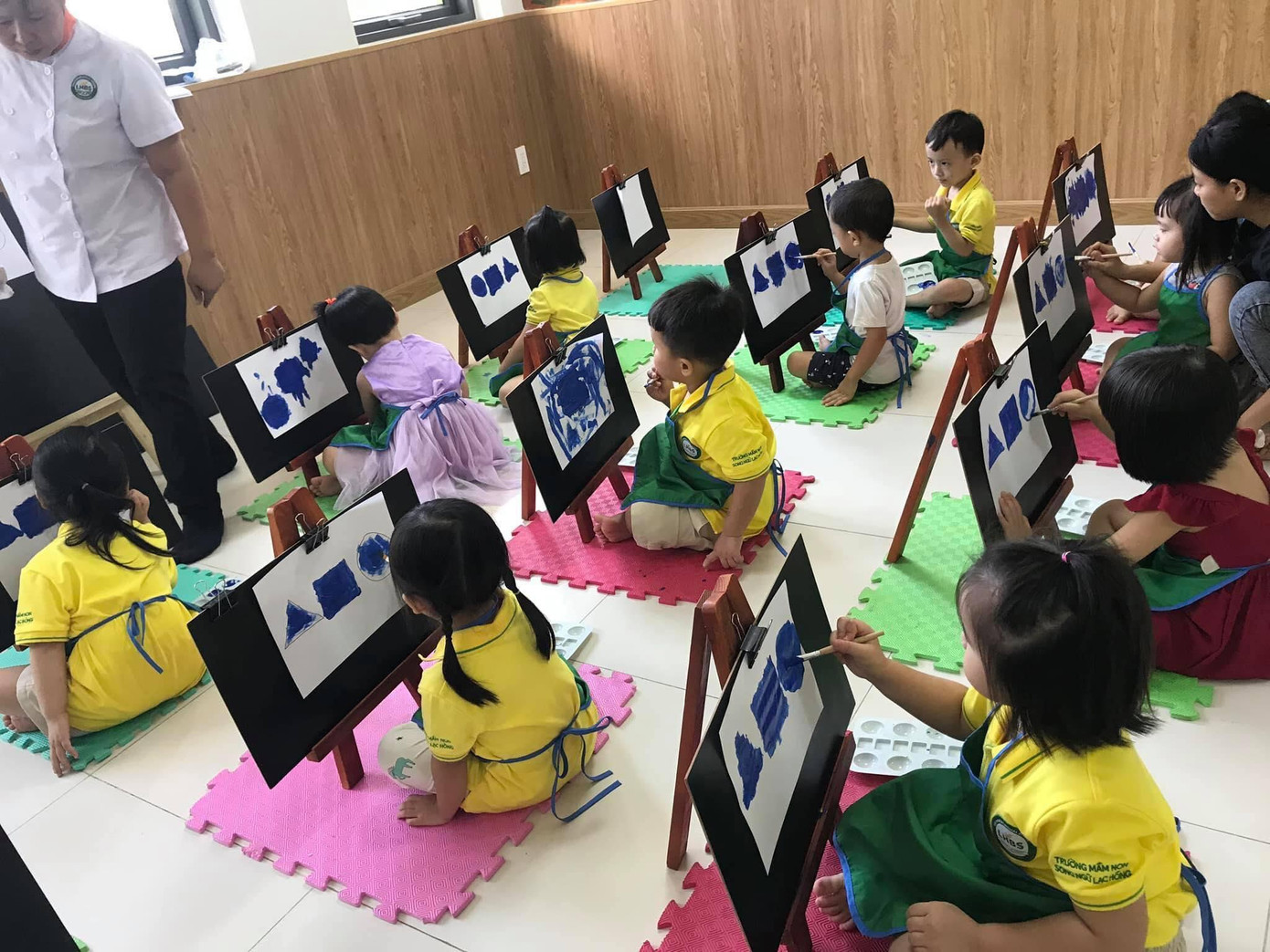 Những dịp lễ trước, trường của Trúc Lan tổ chức nhiều hoạt động nhưng năm nay đành phải hoãn hết để đảm bảo an toàn cho các con. (Ảnh: Trúc Lan)