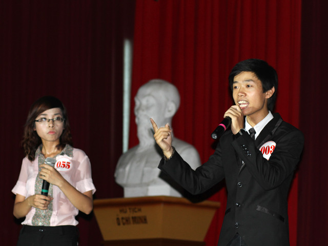 Phần thi đối kháng giữa Công Tiến với Thu Trang