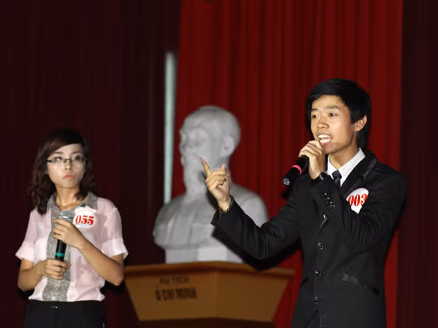 Phần thi đối kháng giữa Công Tiến với Thu Trang